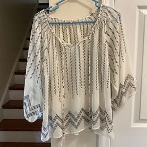 Skies are Blue size LP white with black blouse